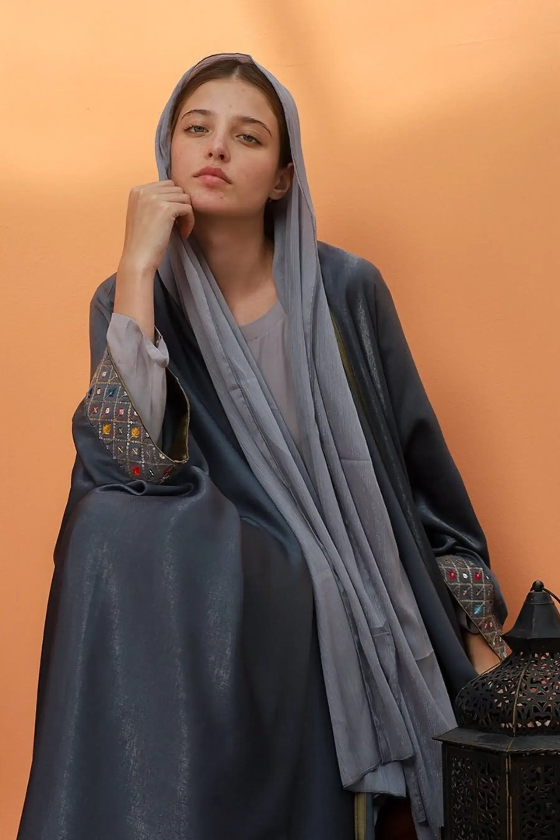 Aztec Knot Abaya- Grey