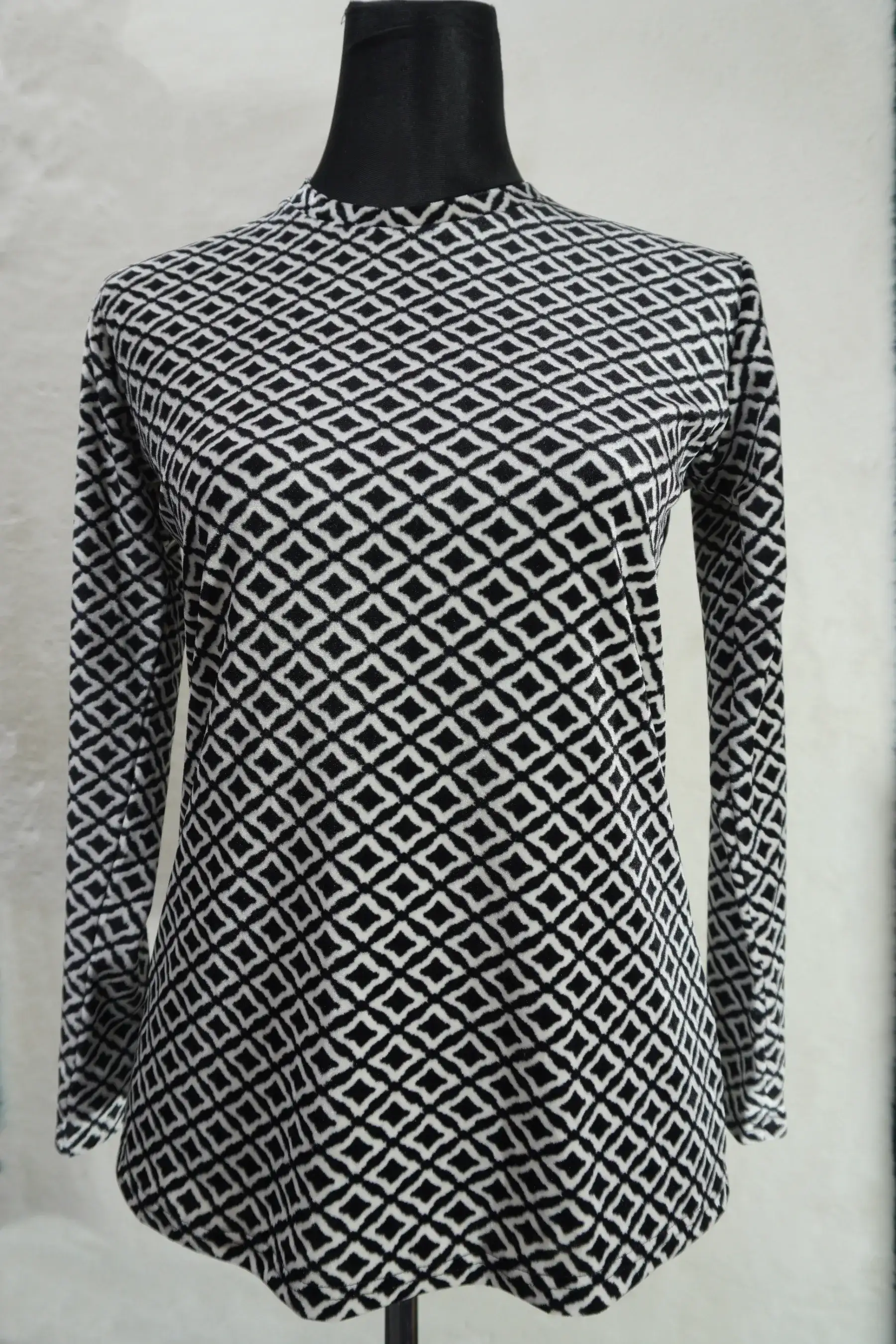 Turtle Neck - BLACK & WHITE