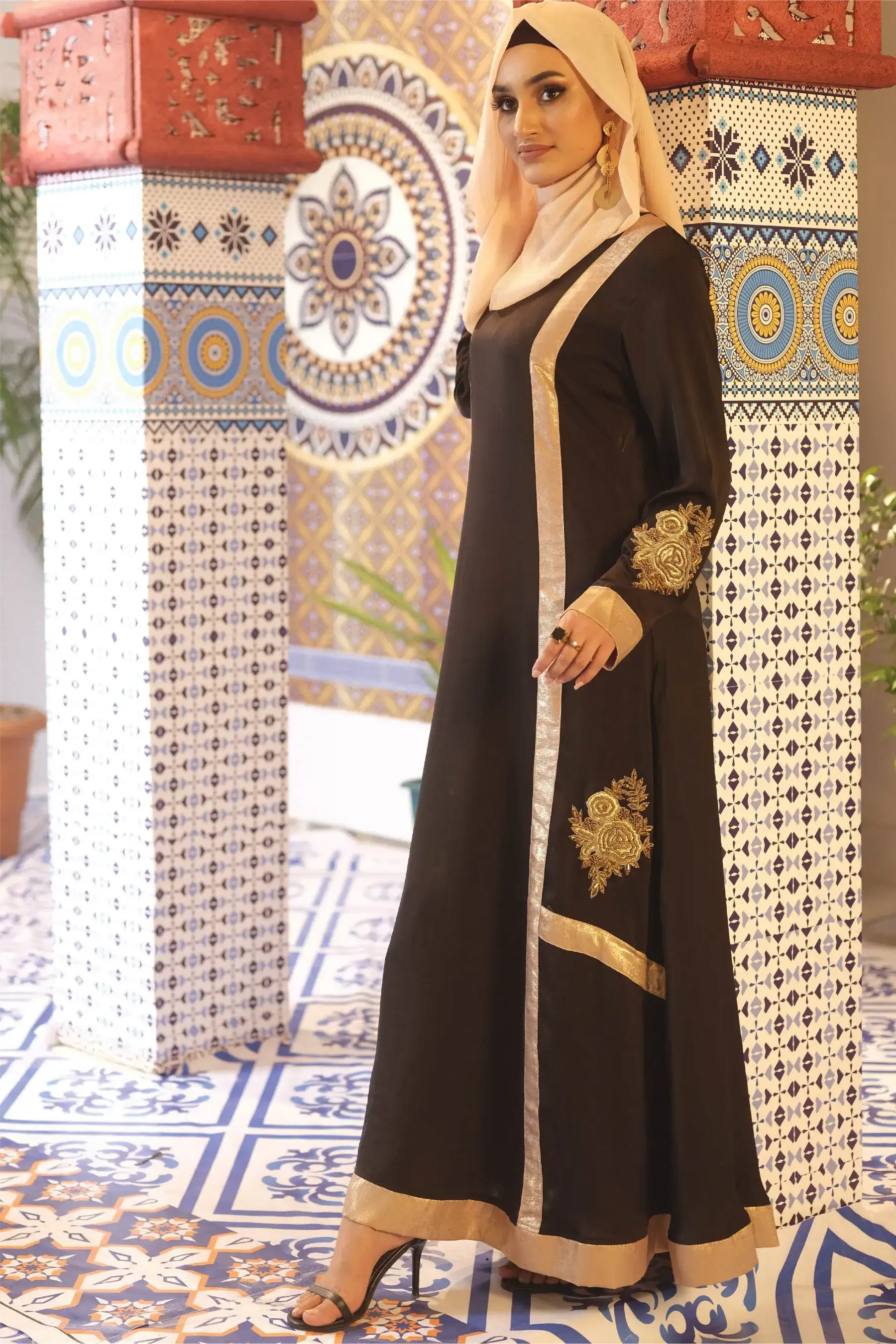 Classic Symetric Abaya - GOLD