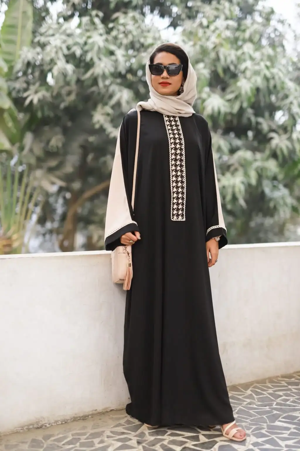 HOUNDSTOOTH ABAYA - Black